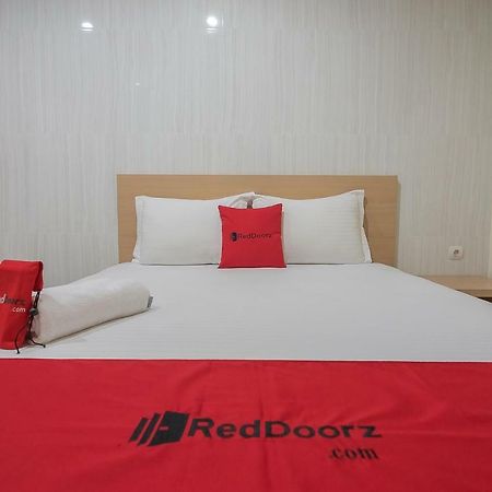 Hotel Reddoorz Near Mt Haryono Semarang Exterior foto