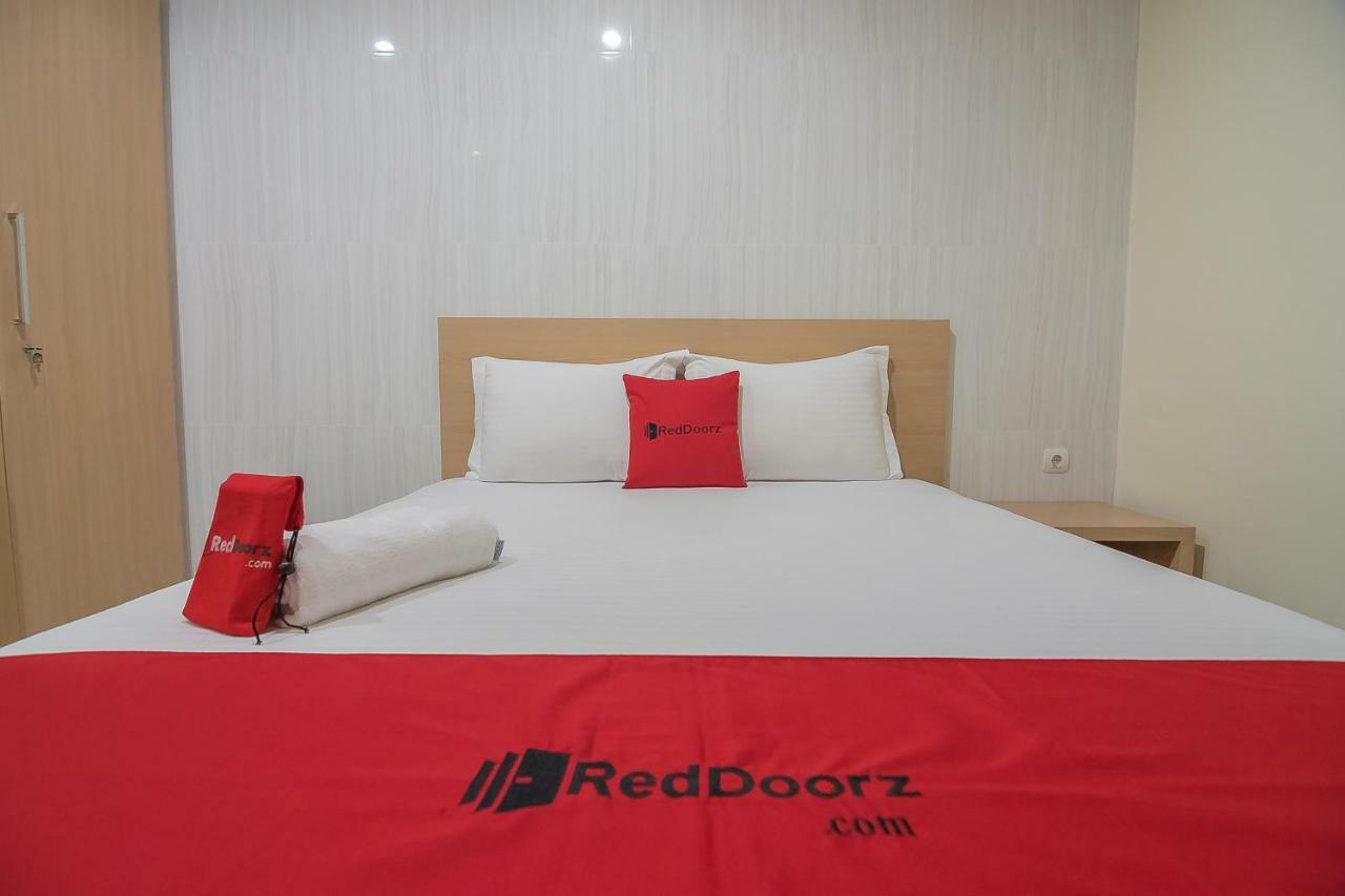 Hotel Reddoorz Near Mt Haryono Semarang Exterior foto