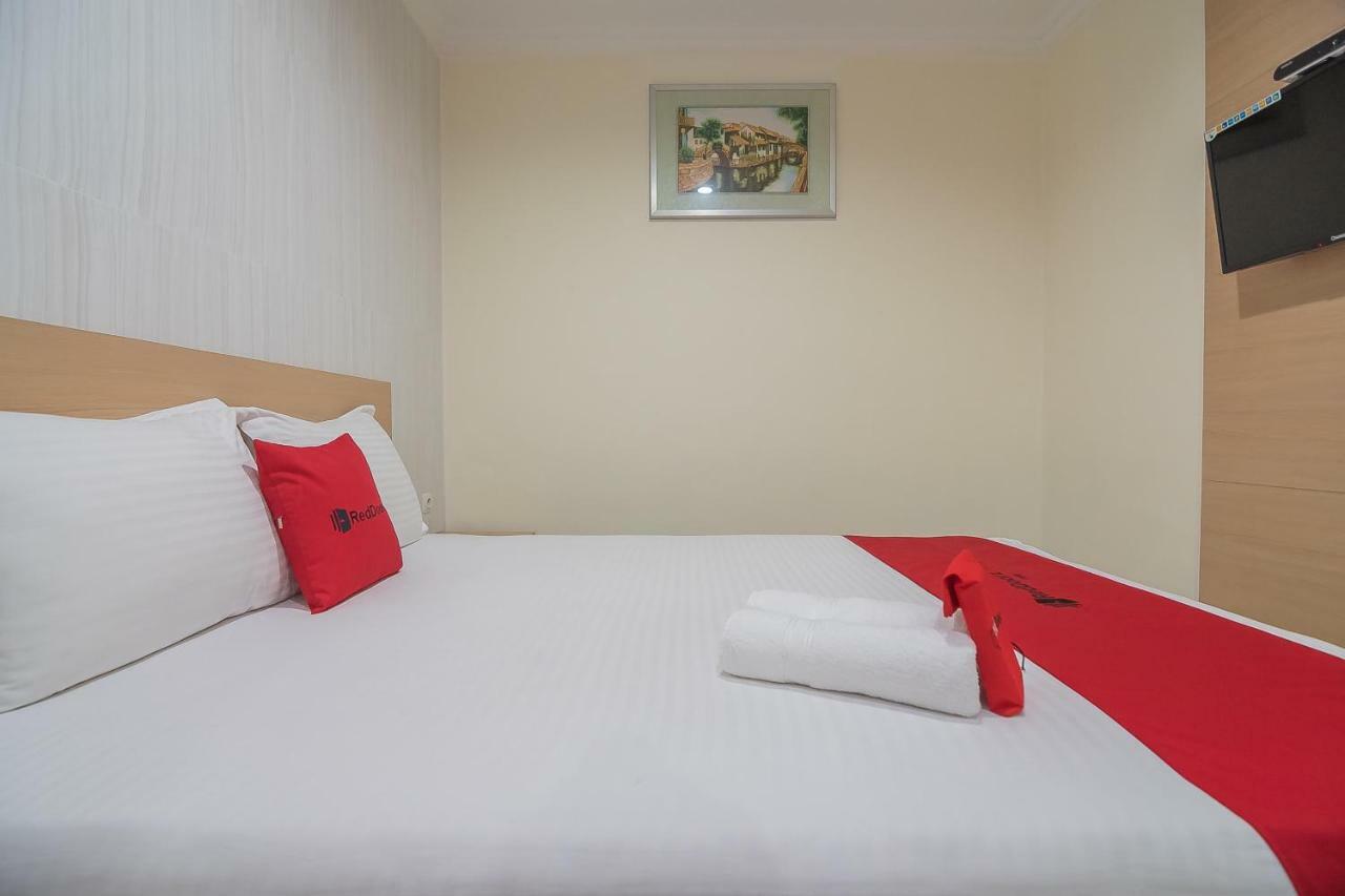 Hotel Reddoorz Near Mt Haryono Semarang Exterior foto