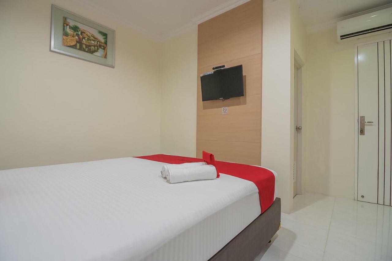 Hotel Reddoorz Near Mt Haryono Semarang Exterior foto