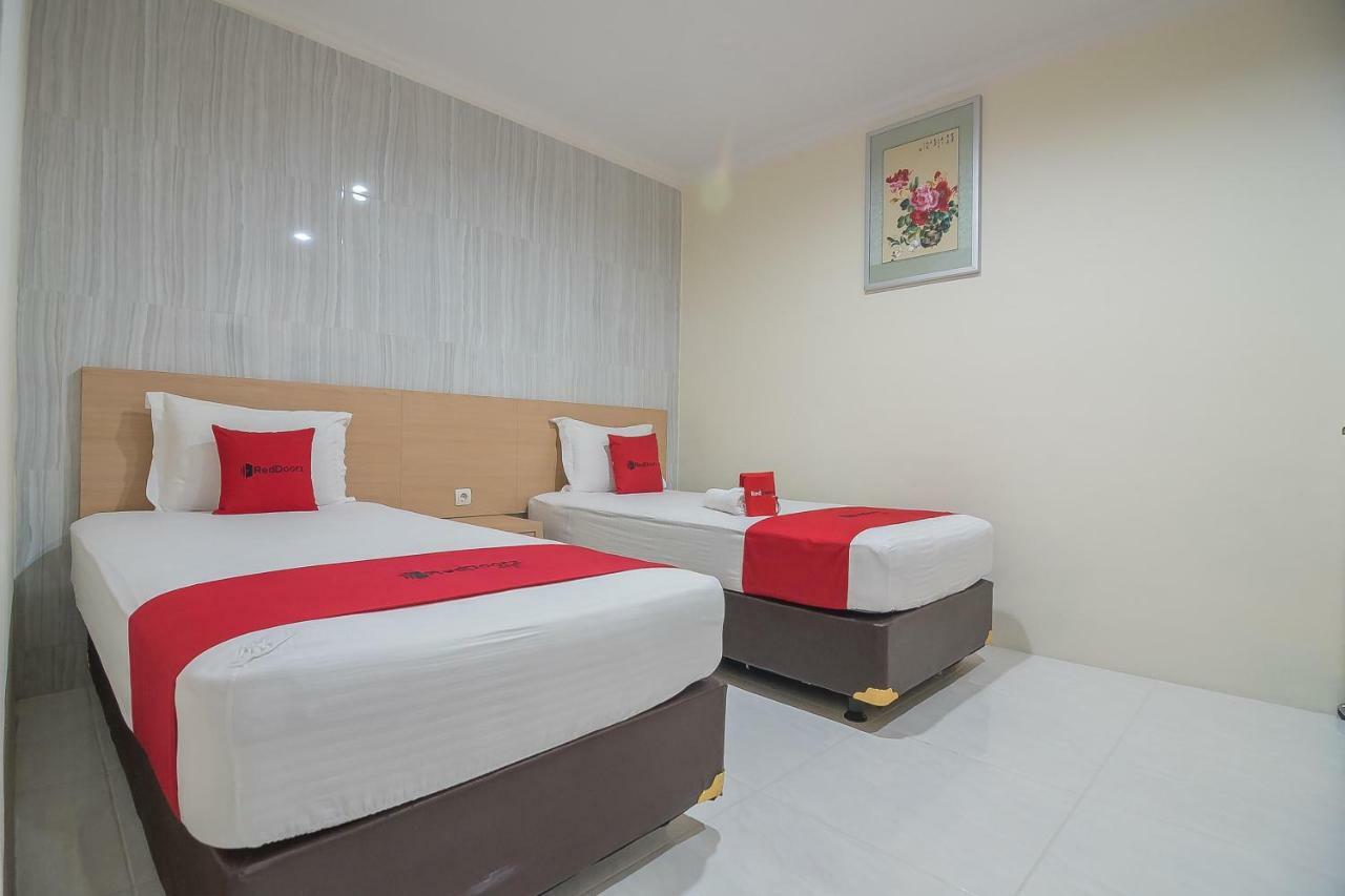 Hotel Reddoorz Near Mt Haryono Semarang Exterior foto