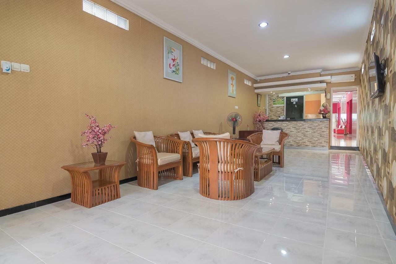 Hotel Reddoorz Near Mt Haryono Semarang Exterior foto