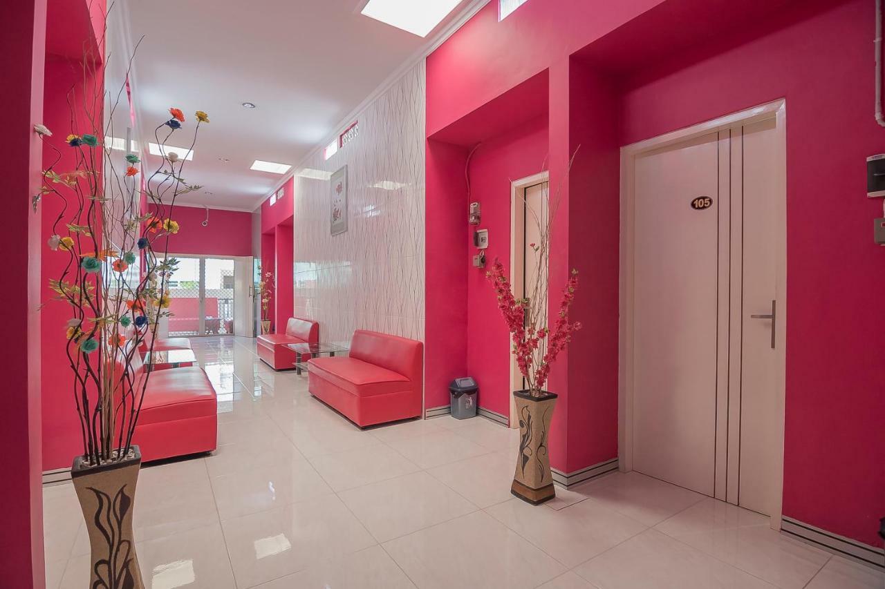 Hotel Reddoorz Near Mt Haryono Semarang Exterior foto