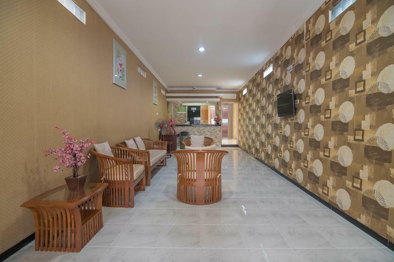 Hotel Reddoorz Near Mt Haryono Semarang Exterior foto